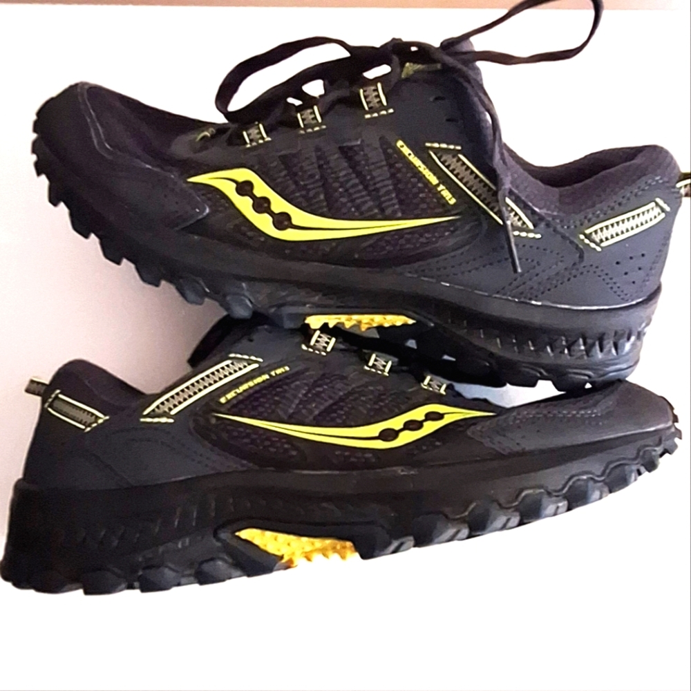 Saucony Men's Black and Yellow Trail Running Shoes